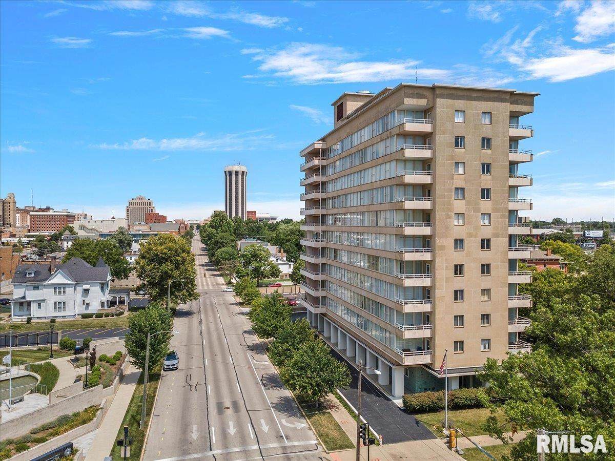 718 7TH Street - Photo 1