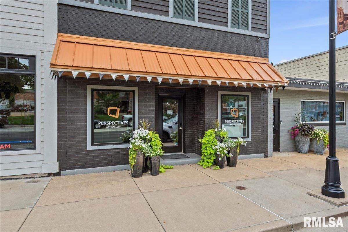 112 6TH Street - Photo 1