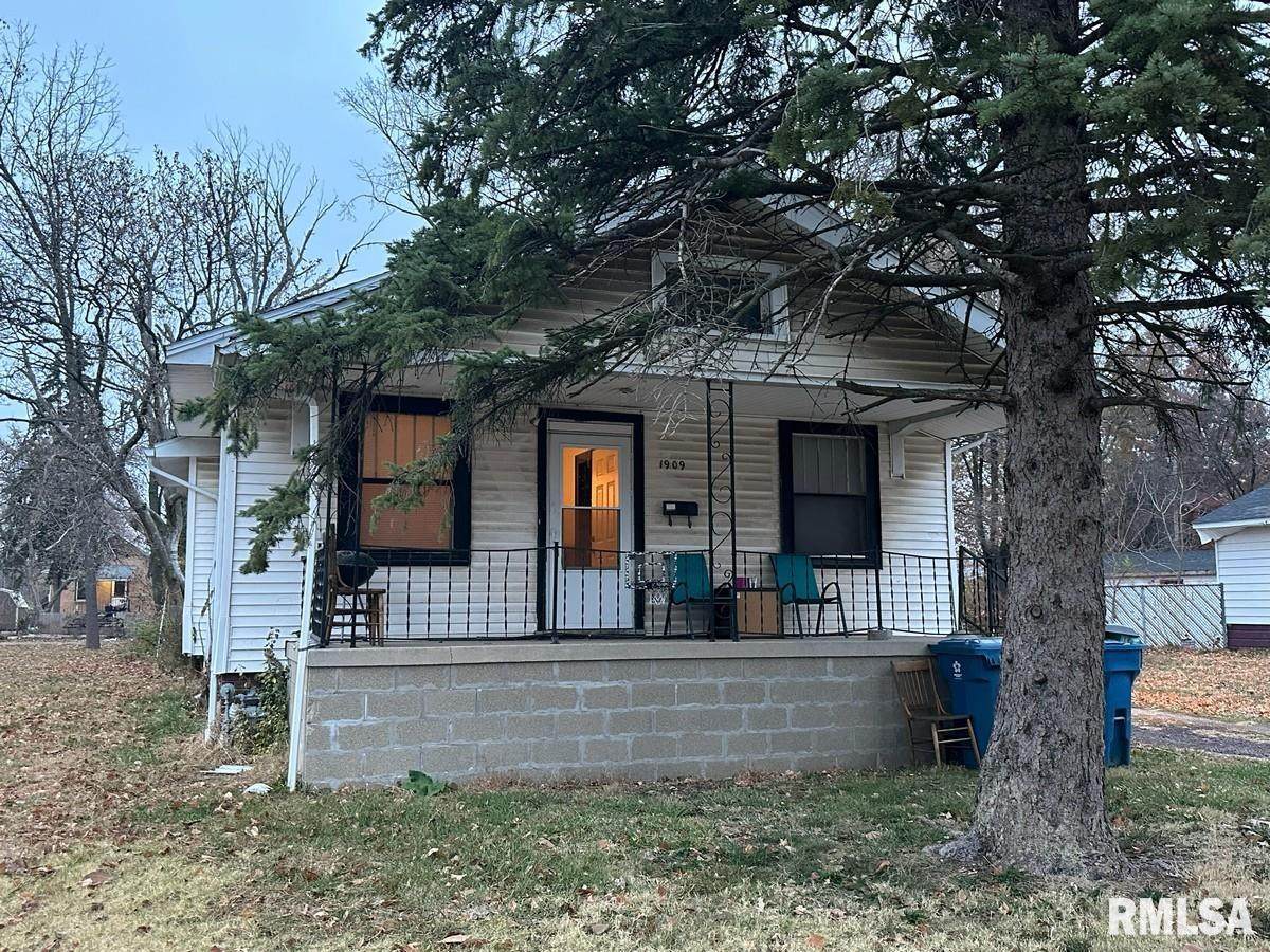 1909 Cedar Street - Photo 1