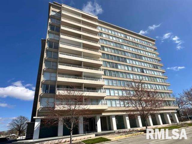 718 7TH Street - Photo 1