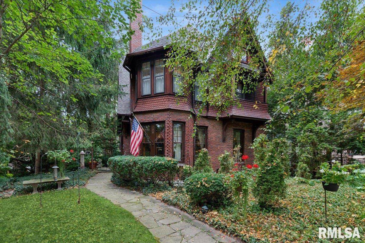 738 Broad Street - Photo 1