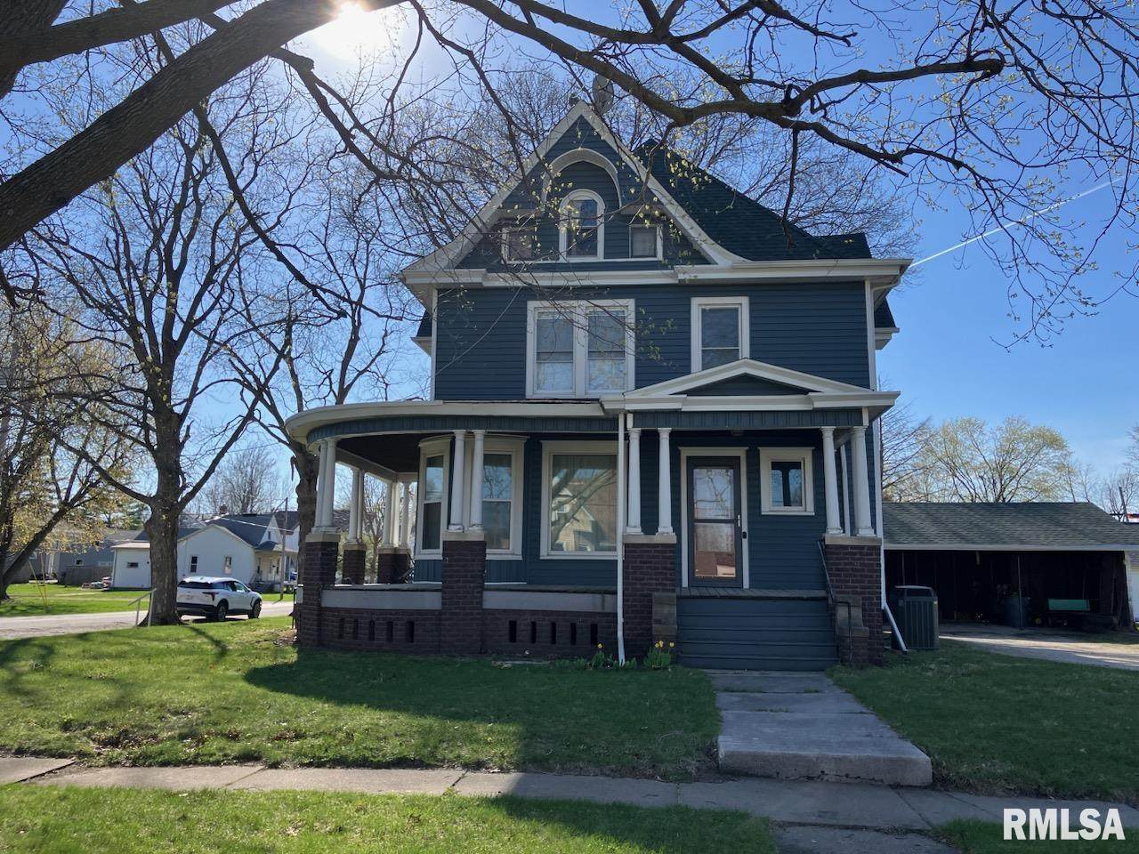 204 Clinton Avenue - Photo 1