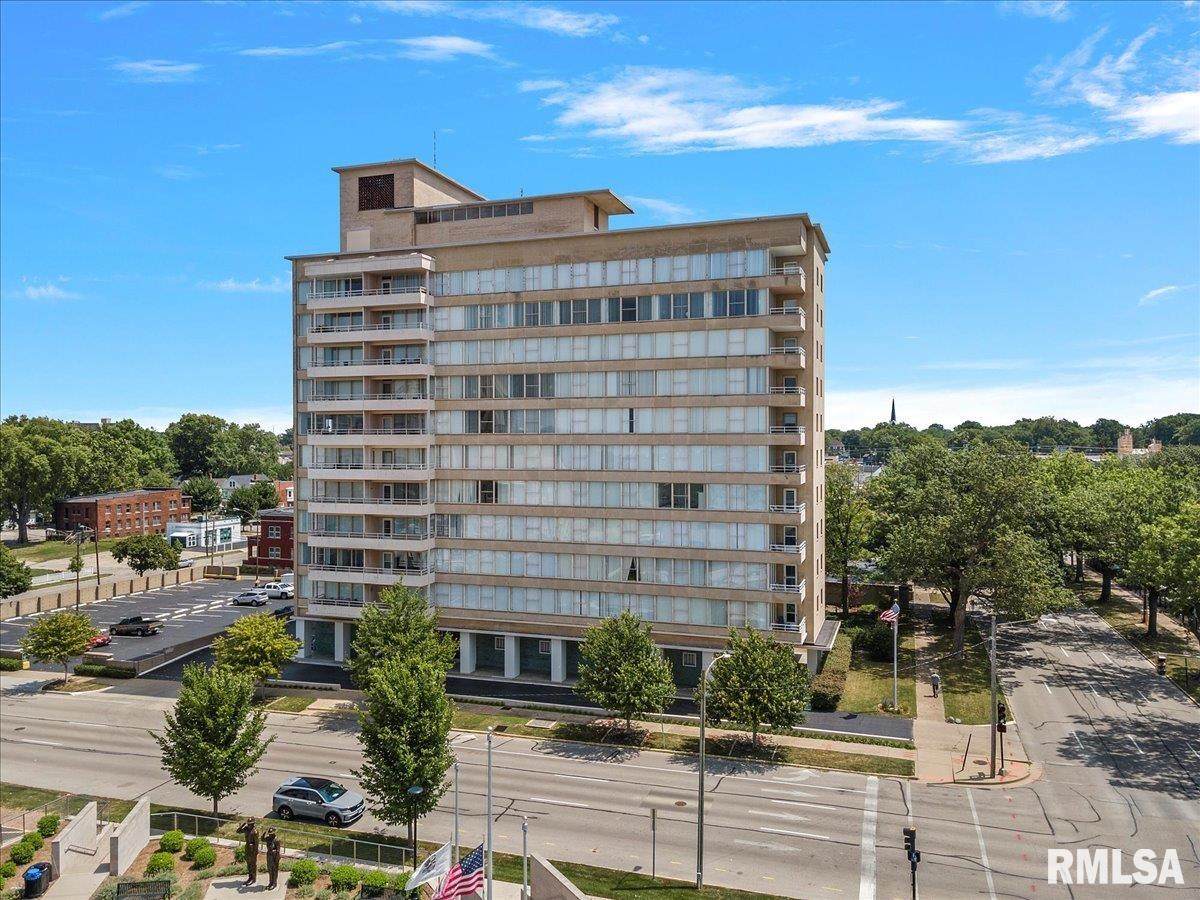 718 7TH Street - Photo 1