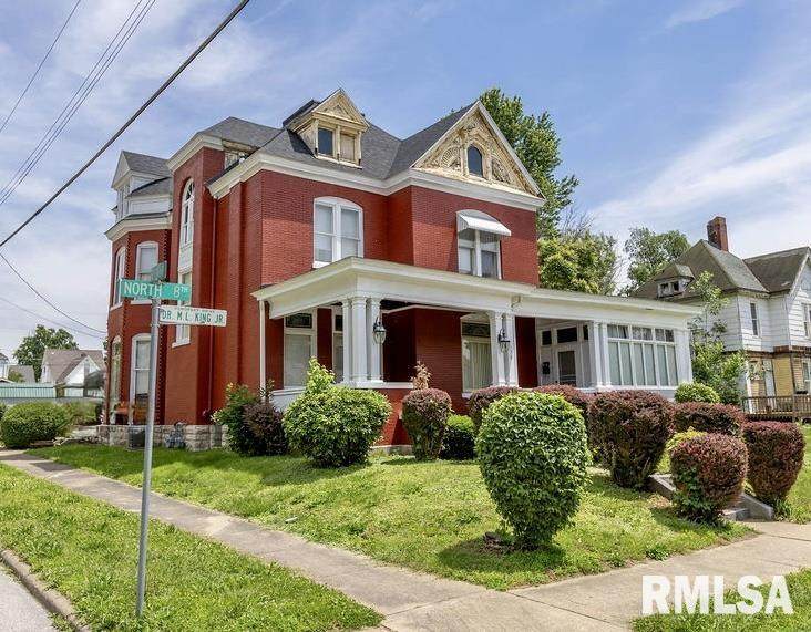 1136 8TH Street - Photo 1