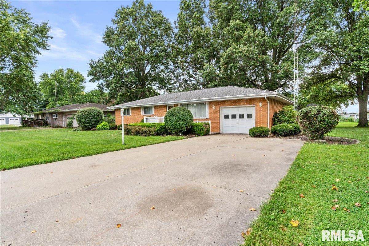 209 Sunset Drive - Photo 1