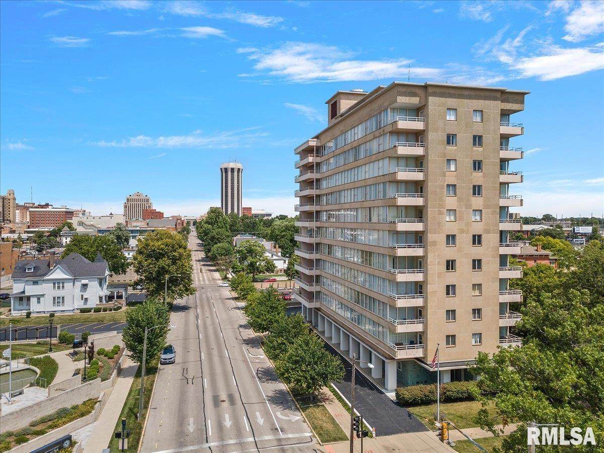 718 7TH Street - Photo 1