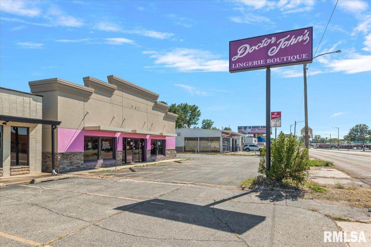 2332 Macarthur Boulevard - Photo 1