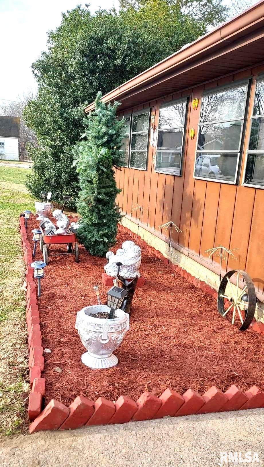 405 4TH Street - Photo 1