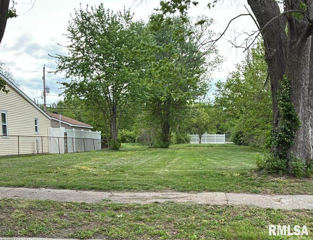 1942 Spruce Street - Photo 1