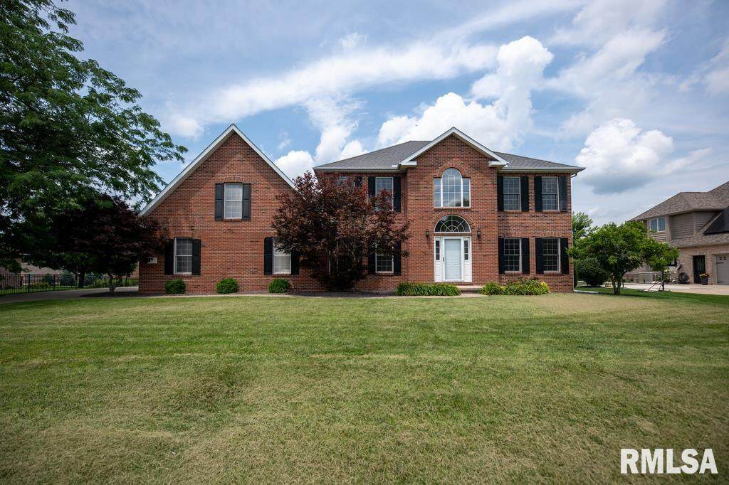 1100 Hillcrest Drive - Photo 1