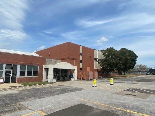 500 42ND Street - Photo 1