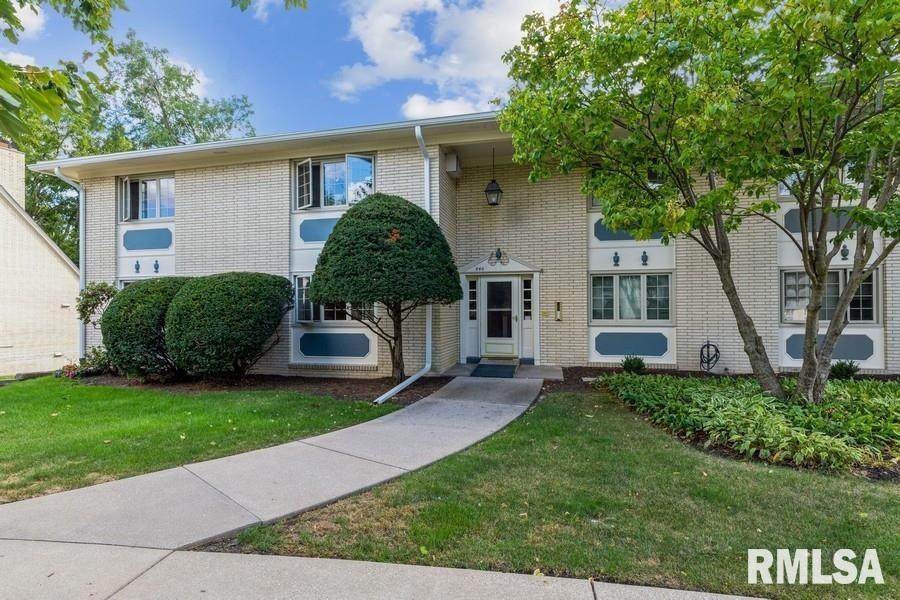 940 17TH Street - Photo 1