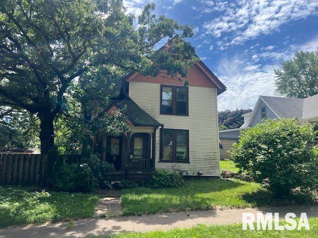 215 18TH Place - Photo 1