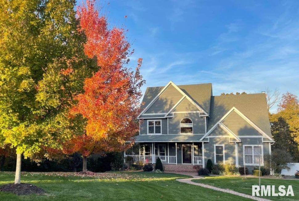 5585 Wood Crest Drive - Photo 1