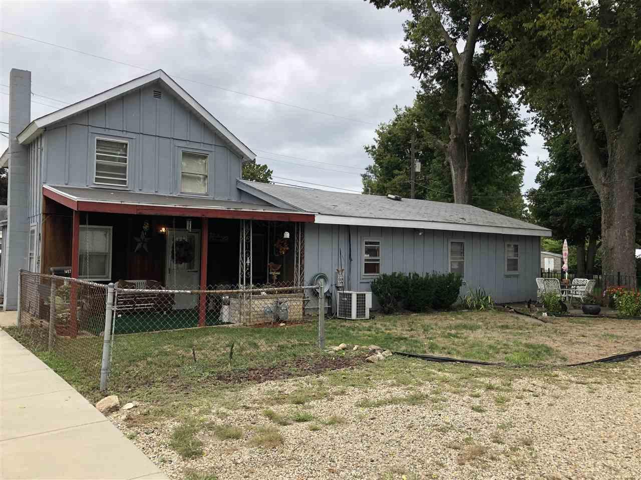 711 Moffitt Street - Photo 1