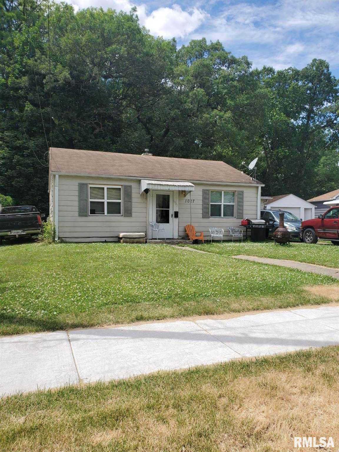 1027 38TH Street - Photo 1