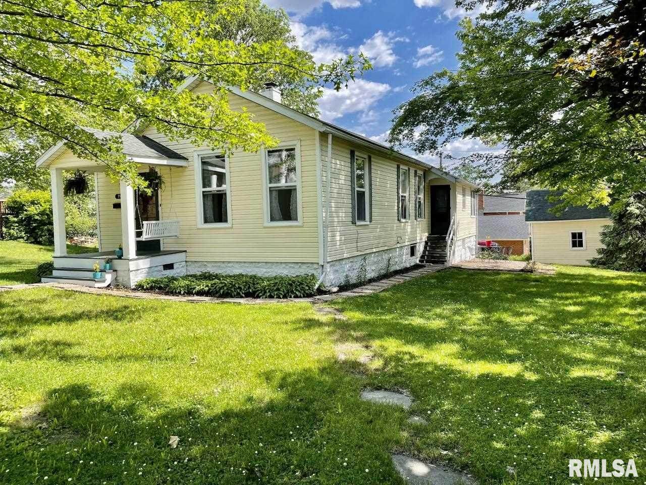710 10TH Avenue - Photo 1