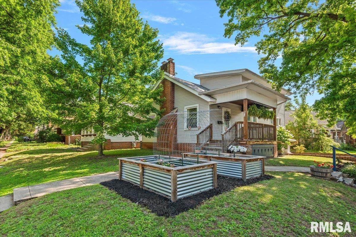 872 Macarthur Boulevard - Photo 1