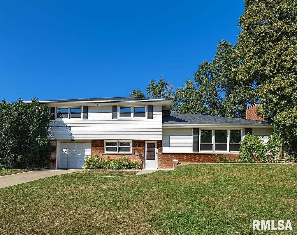 2823 Greenbrier Lane - Photo 1