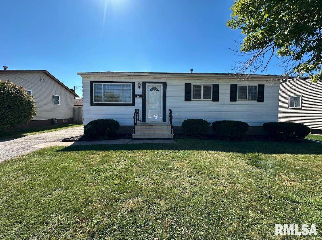 934 39TH Avenue - Photo 1