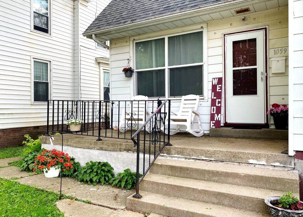 1059 6TH Street - Photo 1