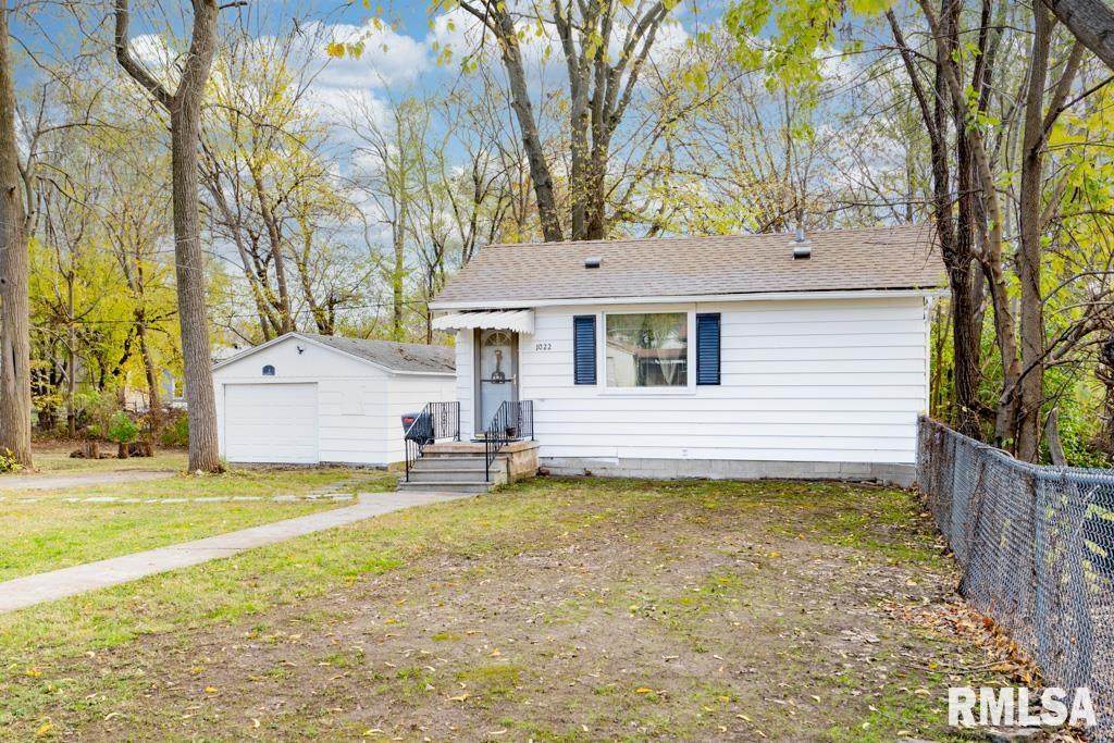 1022 Macqueen Avenue - Photo 1
