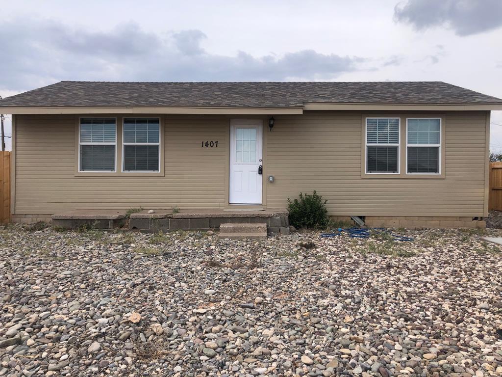 1407 California Ave - Photo 1