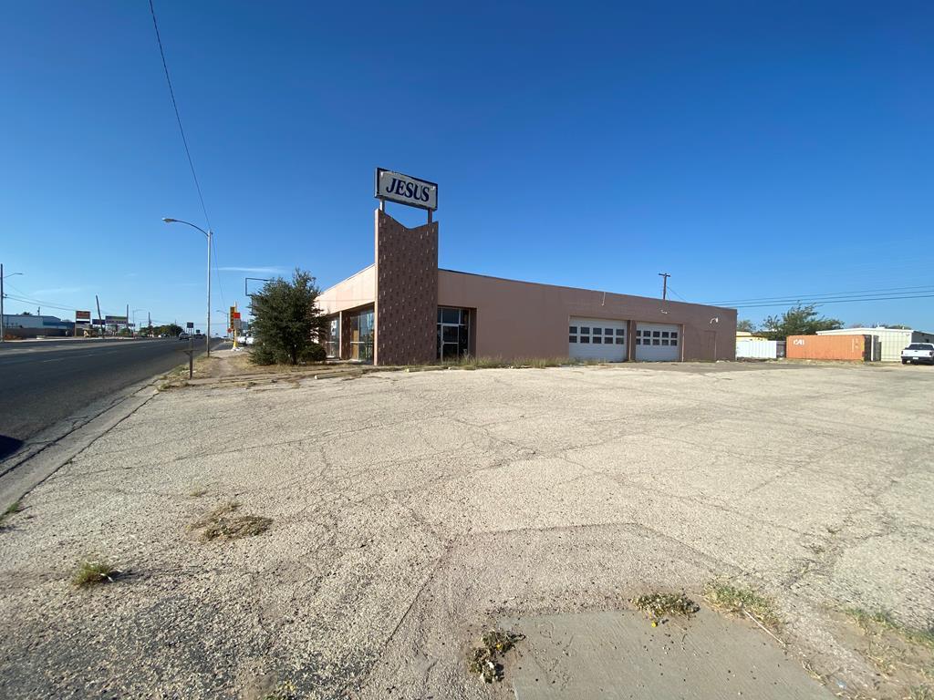 2900 Wall St - Photo 1