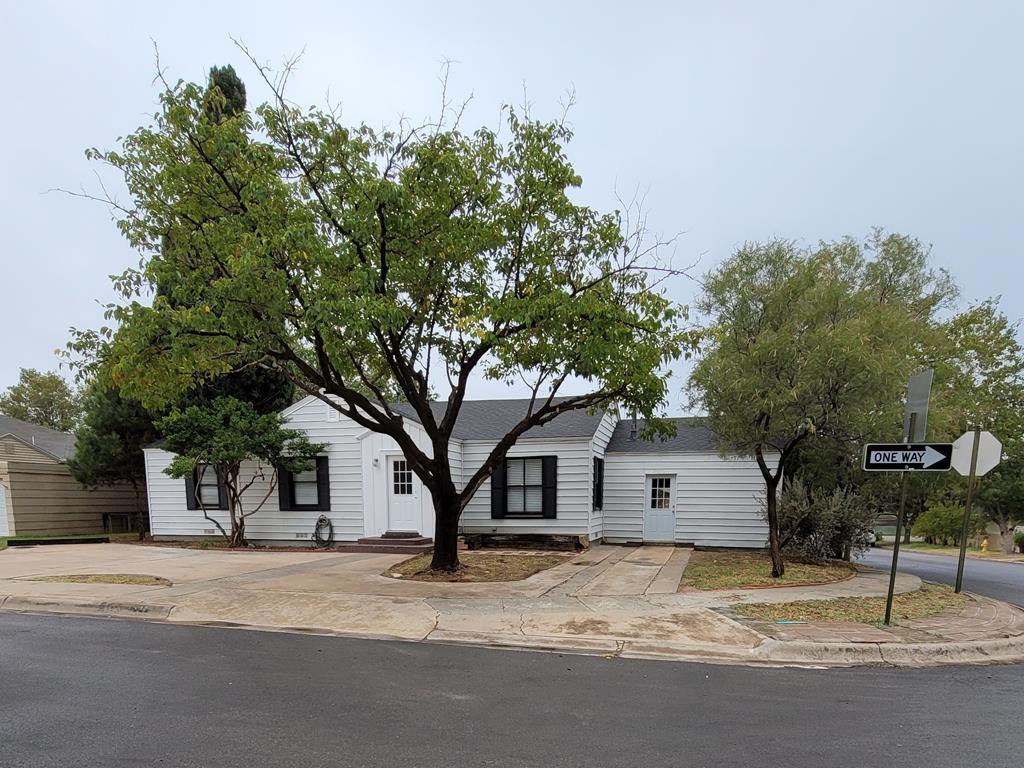 111 Club Dr - Photo 1