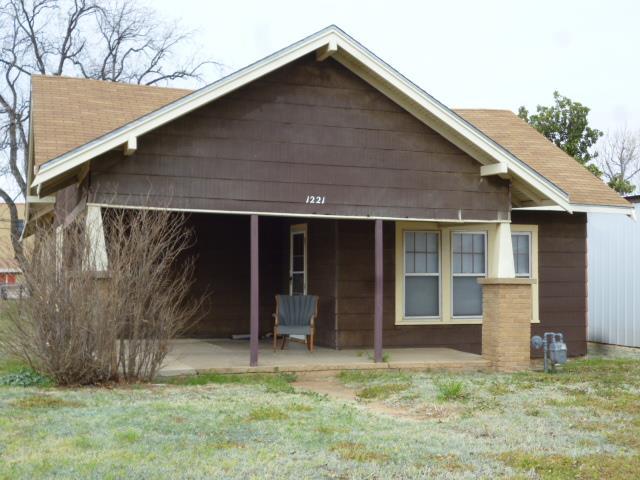 1221 Hickory Ave - Photo 1