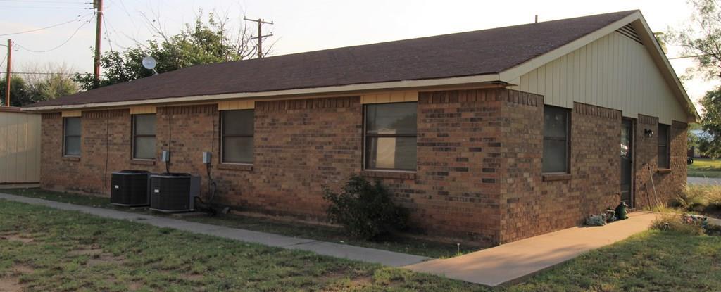 160 21st St - Photo 1