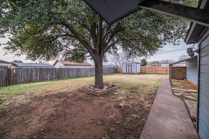 705 Ainslee St - Photo 1