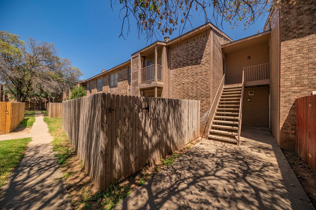 4700 Boulder Dr - Photo 1