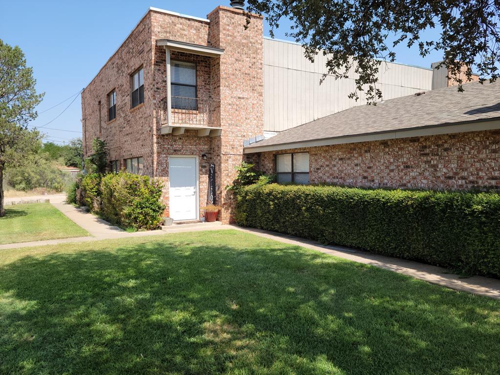 424 Pecan Ave - Photo 1