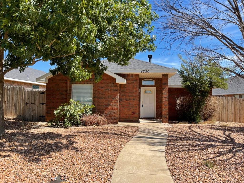 4720 Gateway - Photo 1