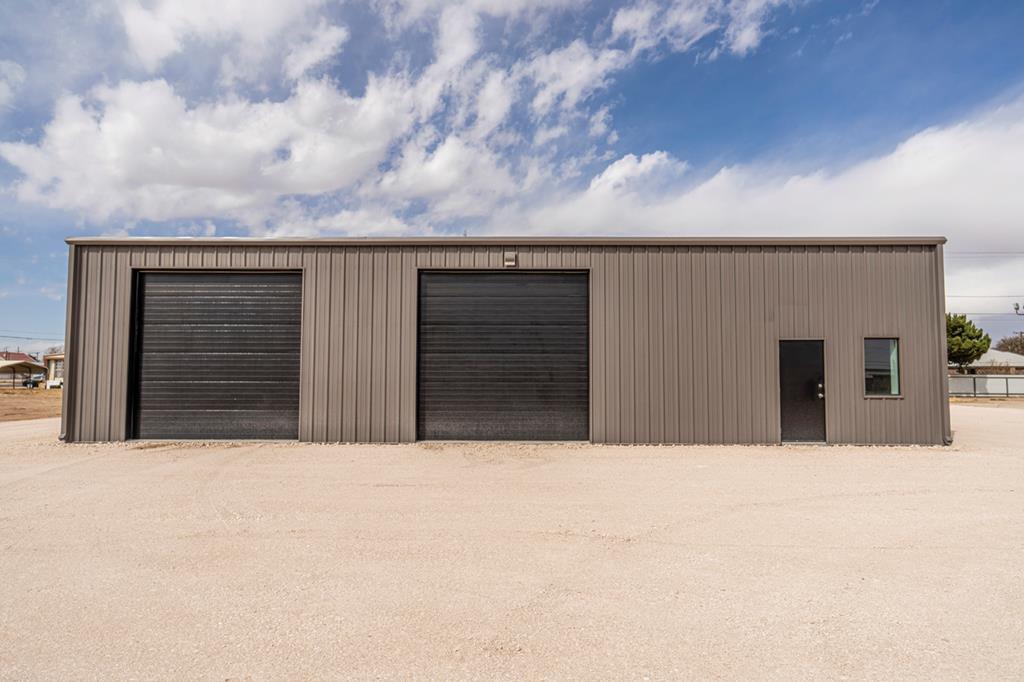 304 SE 3rd - Photo 1