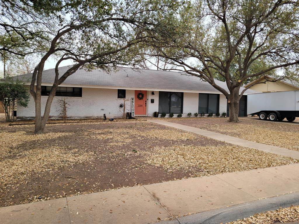 2209 Stanolind Ave - Photo 1
