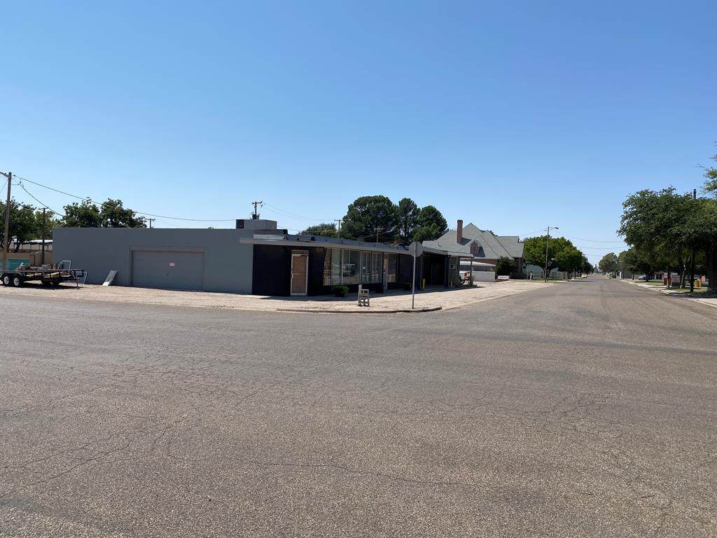 909 5th St - Photo 1