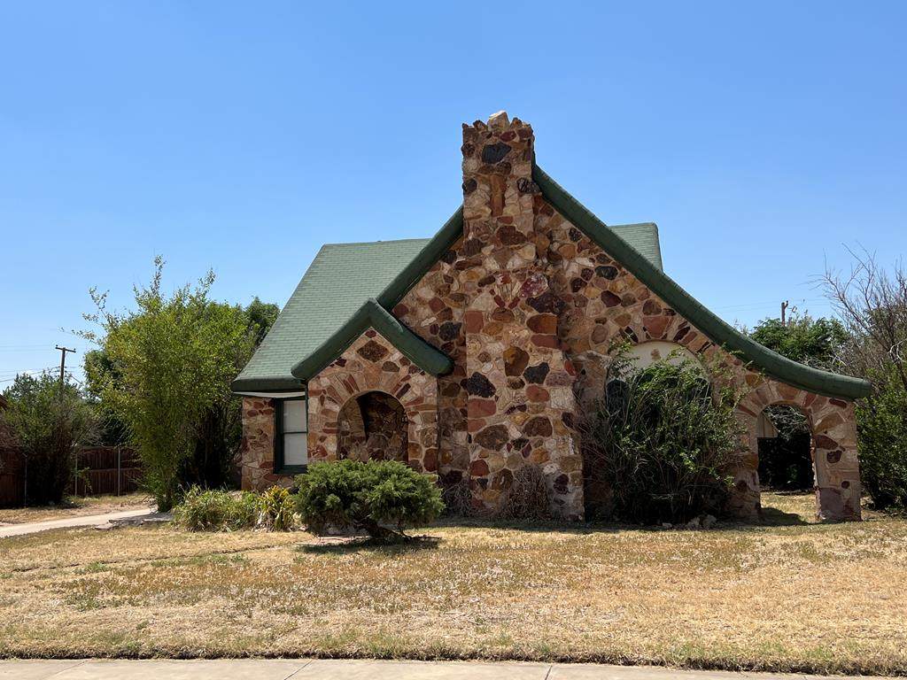 1407 Holloway Ave - Photo 1