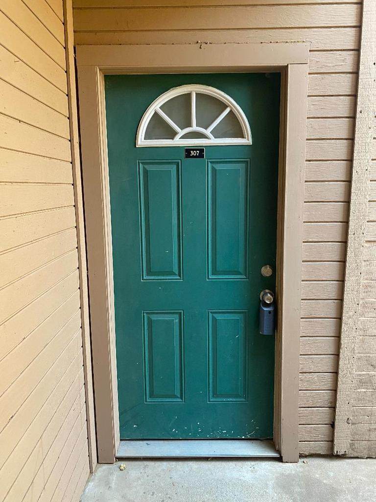 4700 Boulder Dr - Photo 1