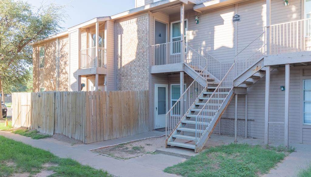4700 Boulder Dr - Photo 1