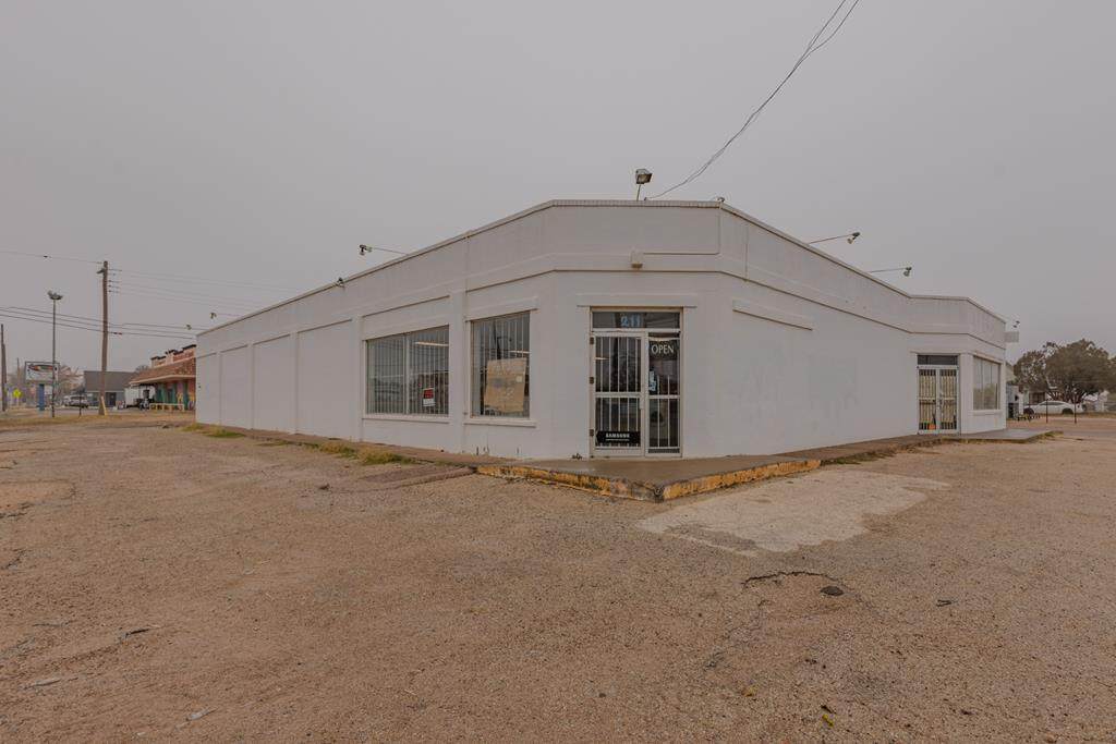 810 Weatherford St - Photo 1