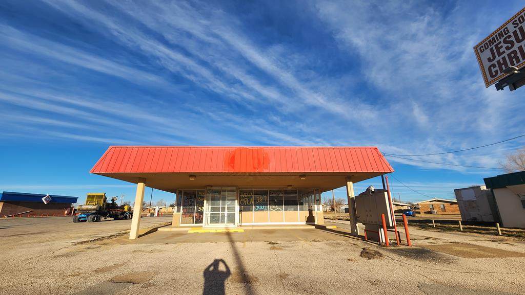 1005 Railroad St - Photo 1