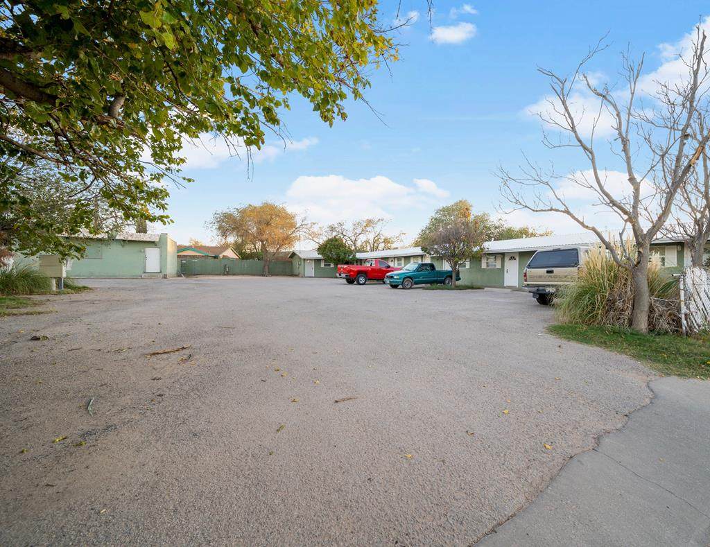 905 3rd St - Photo 1