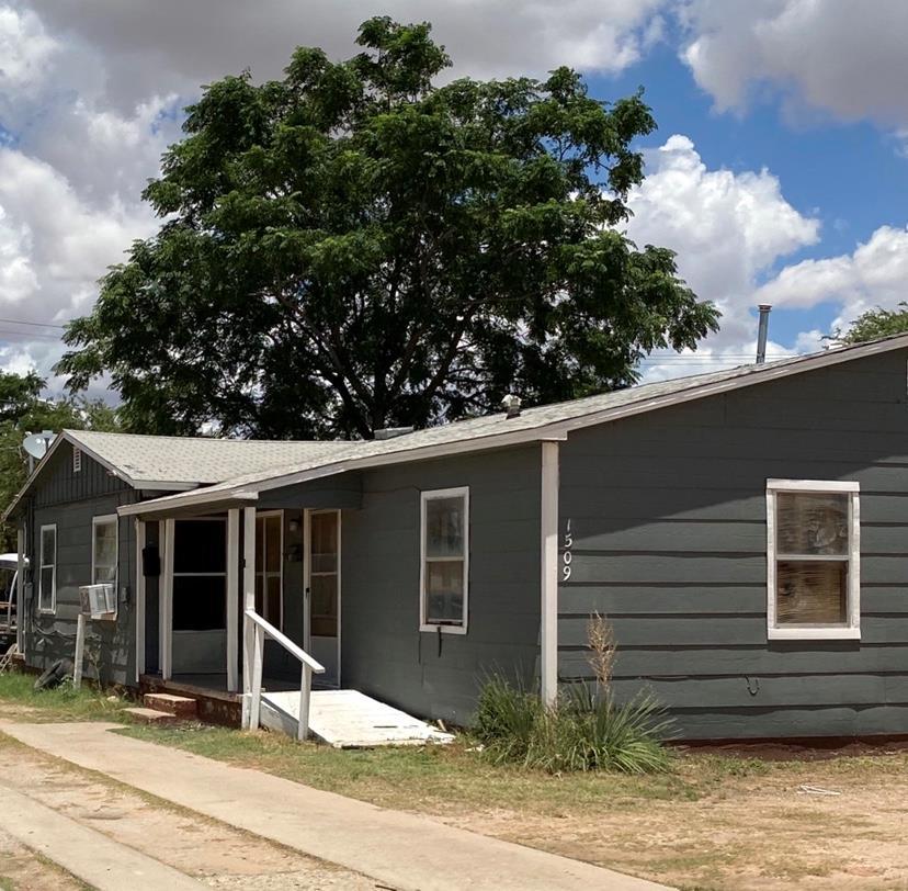 1501 Sycamore - Photo 1