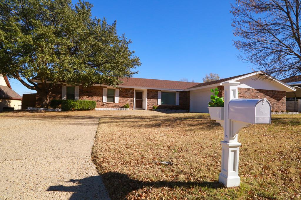 2903 Stonehaven - Photo 1