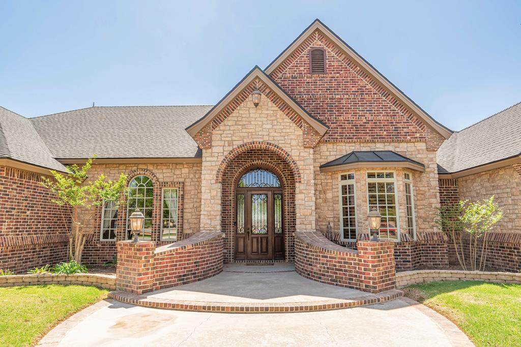 2409 Oakridge Dr - Photo 1