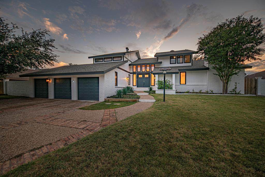 6301 Driftwood Dr - Photo 1