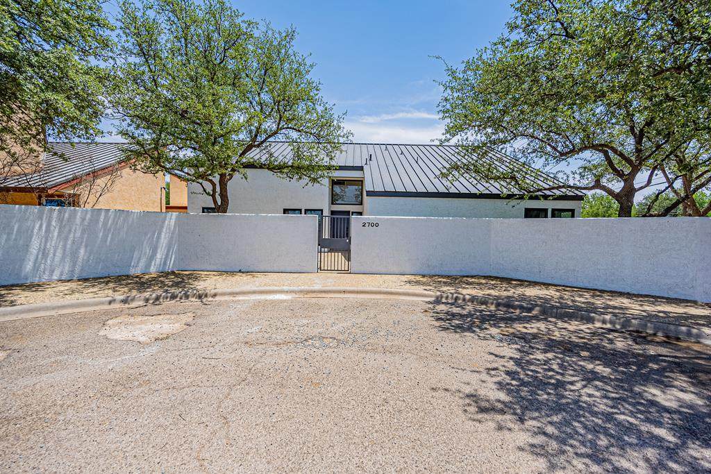 2700 Garfield St - Photo 1