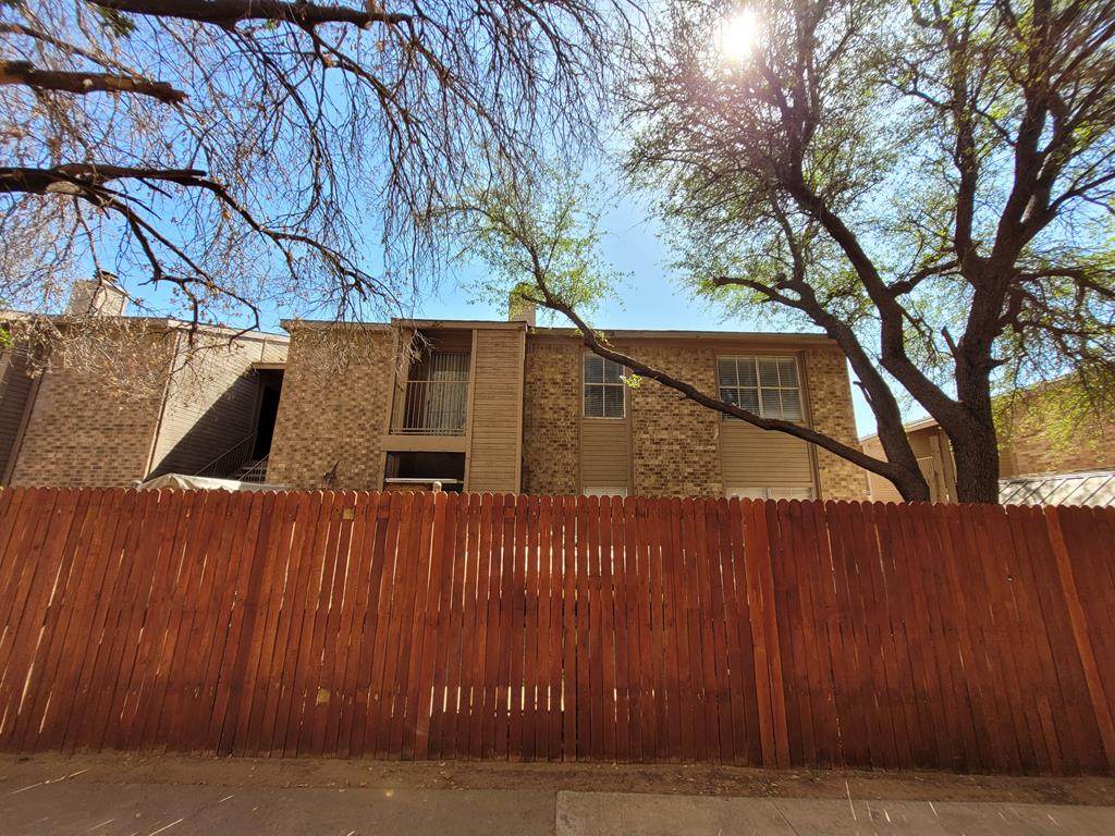 4700 Boulder Dr - Photo 1